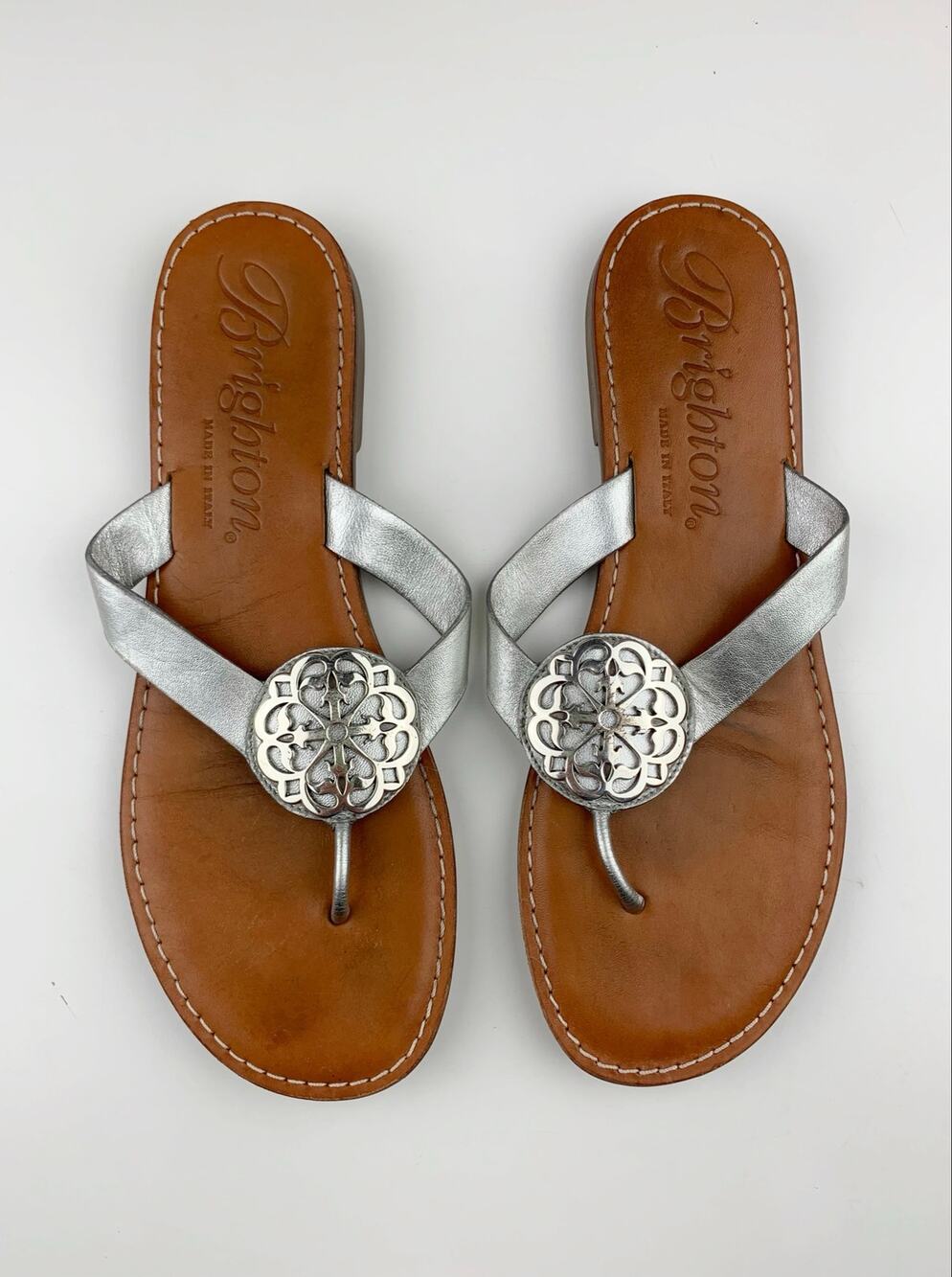 Brighton Alice Sandals Silver Leather Slip On Thong Medallion Italy Women's 10